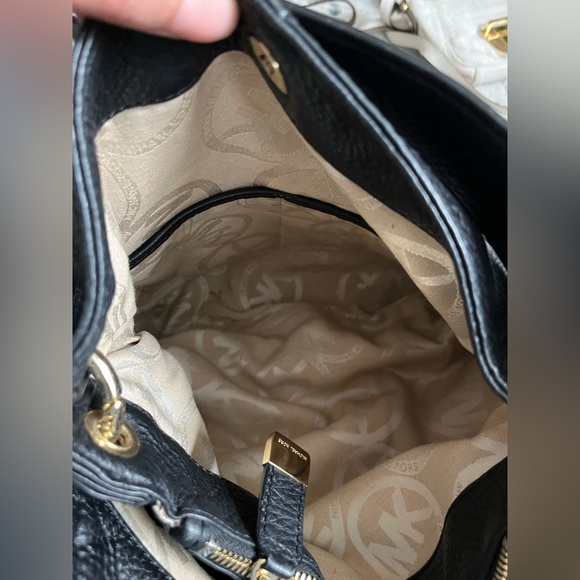 MK purse - Picture 8 of 9